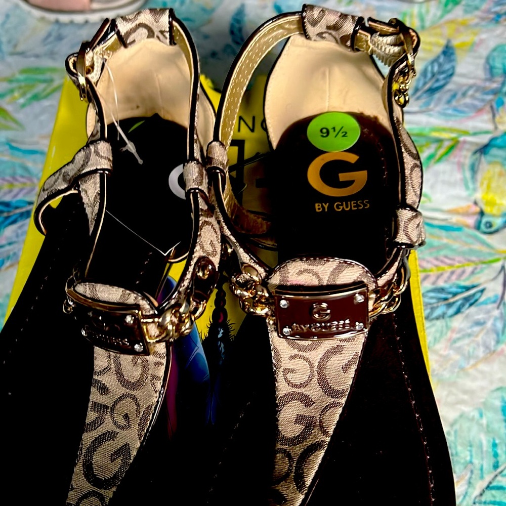 G by GUESS Sandles